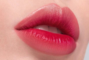 Phun môi khử thâm